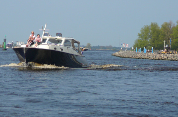 RiverCruise 35 Cabin Launch - Motorboat rental in Friesland - Ottenhome Heeg