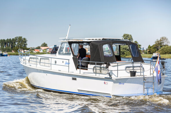 Harderwijk Cruiser 10.50 AK - Motorboot Rental in Friesland - Ottenhome Heeg